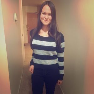 American Eagle sweater